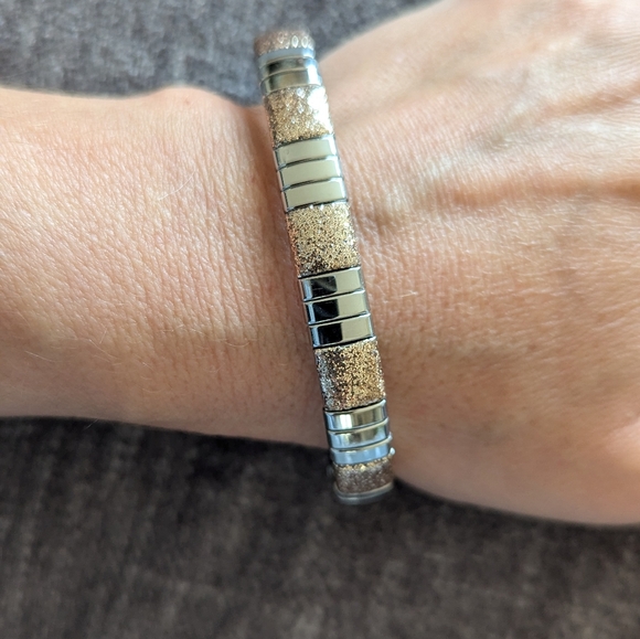 Vintage Milor stretch two toned bracelet - Picture 2 of 5